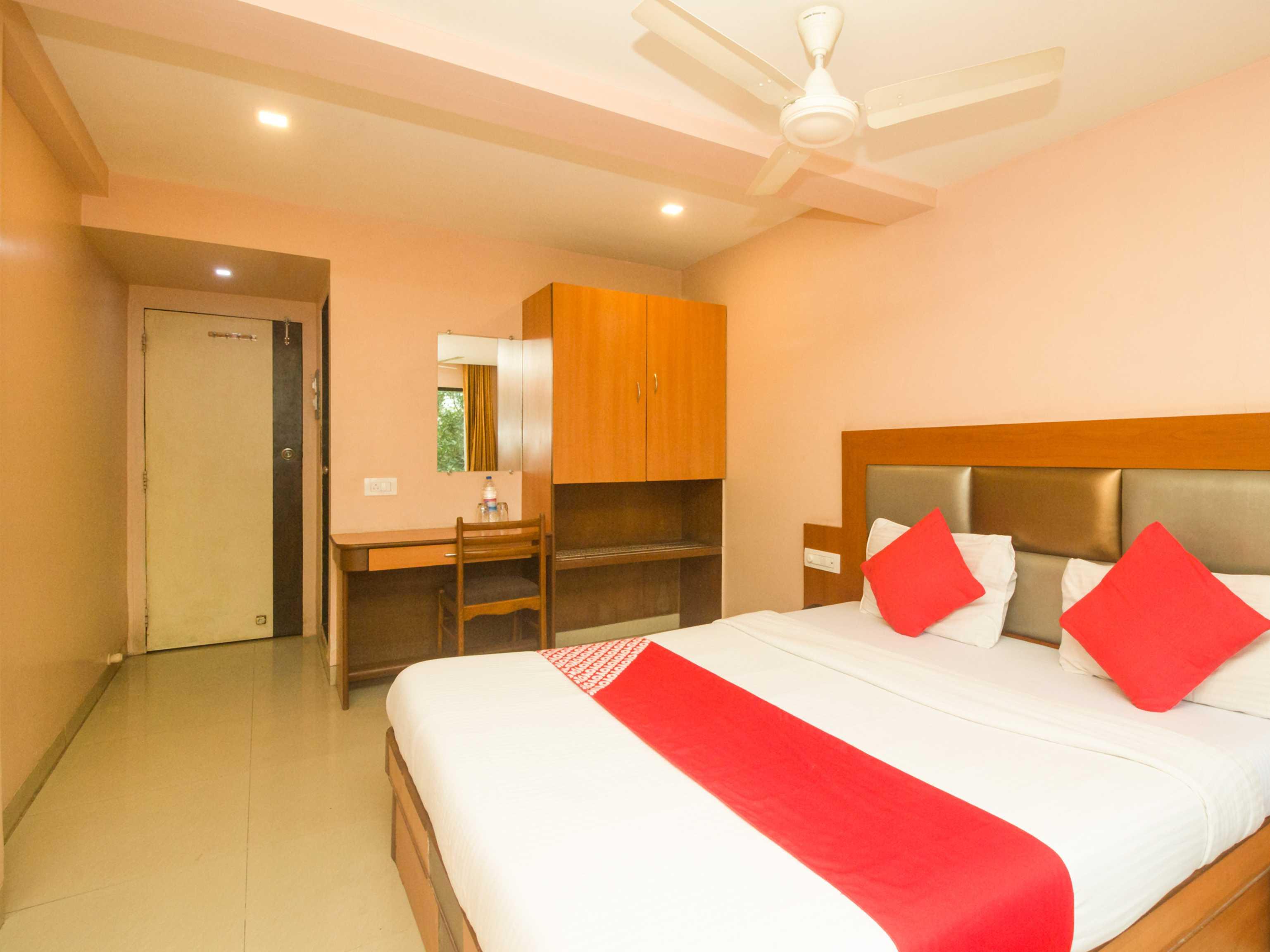 Kalamboli Oyo Hotel Sarovar Grand מראה חיצוני תמונה