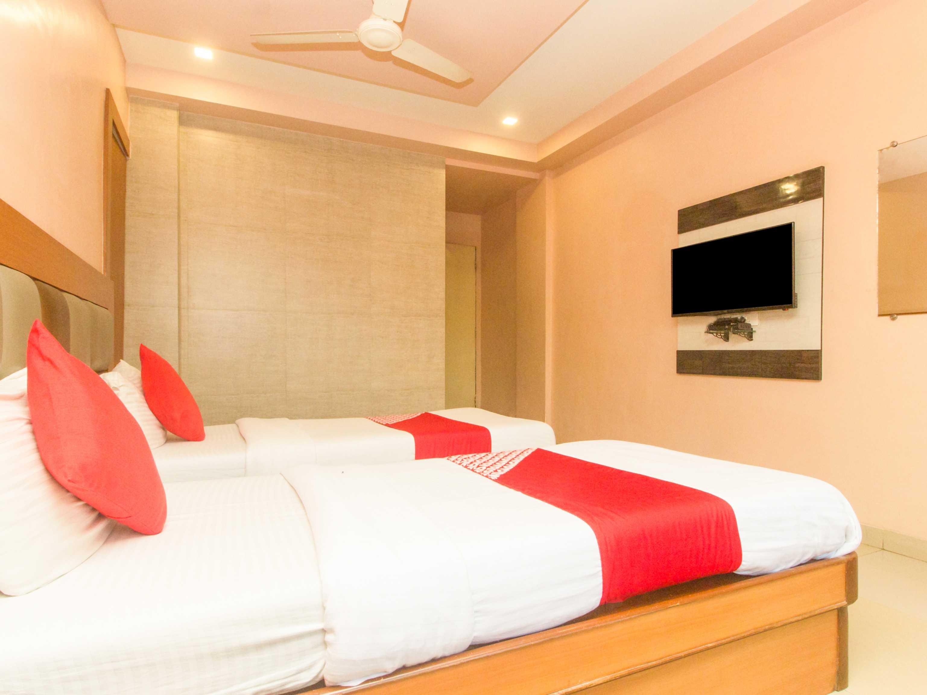 Kalamboli Oyo Hotel Sarovar Grand מראה חיצוני תמונה