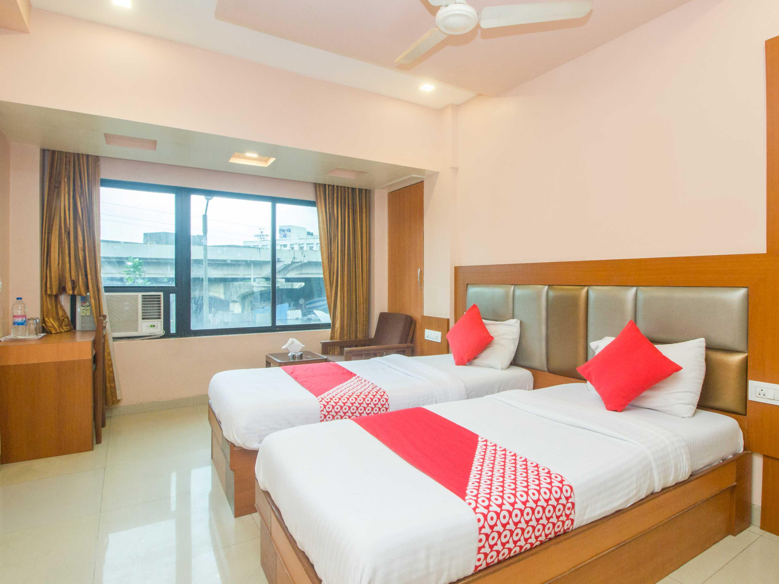 Kalamboli Oyo Hotel Sarovar Grand מראה חיצוני תמונה