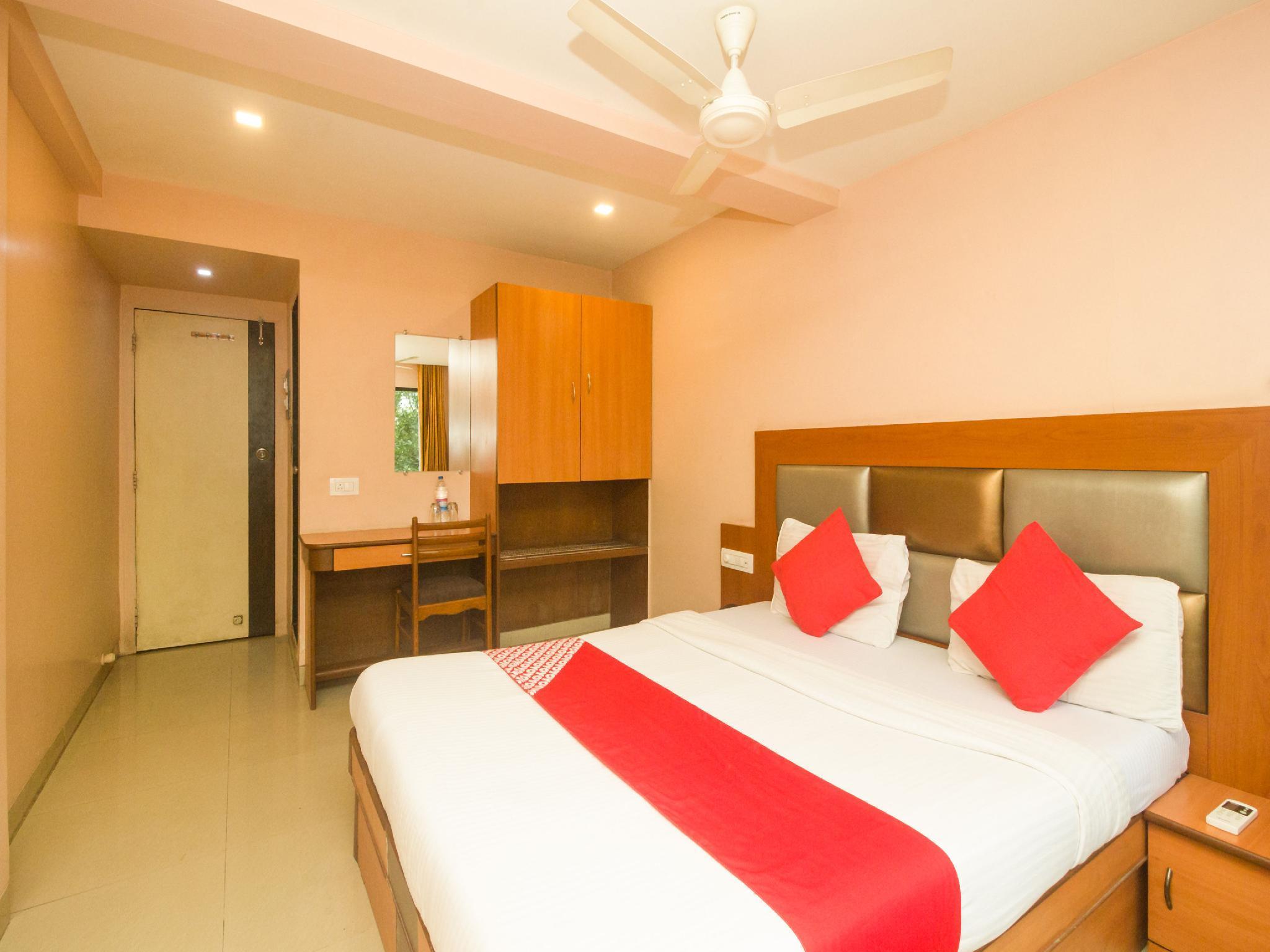 Kalamboli Oyo Hotel Sarovar Grand מראה חיצוני תמונה