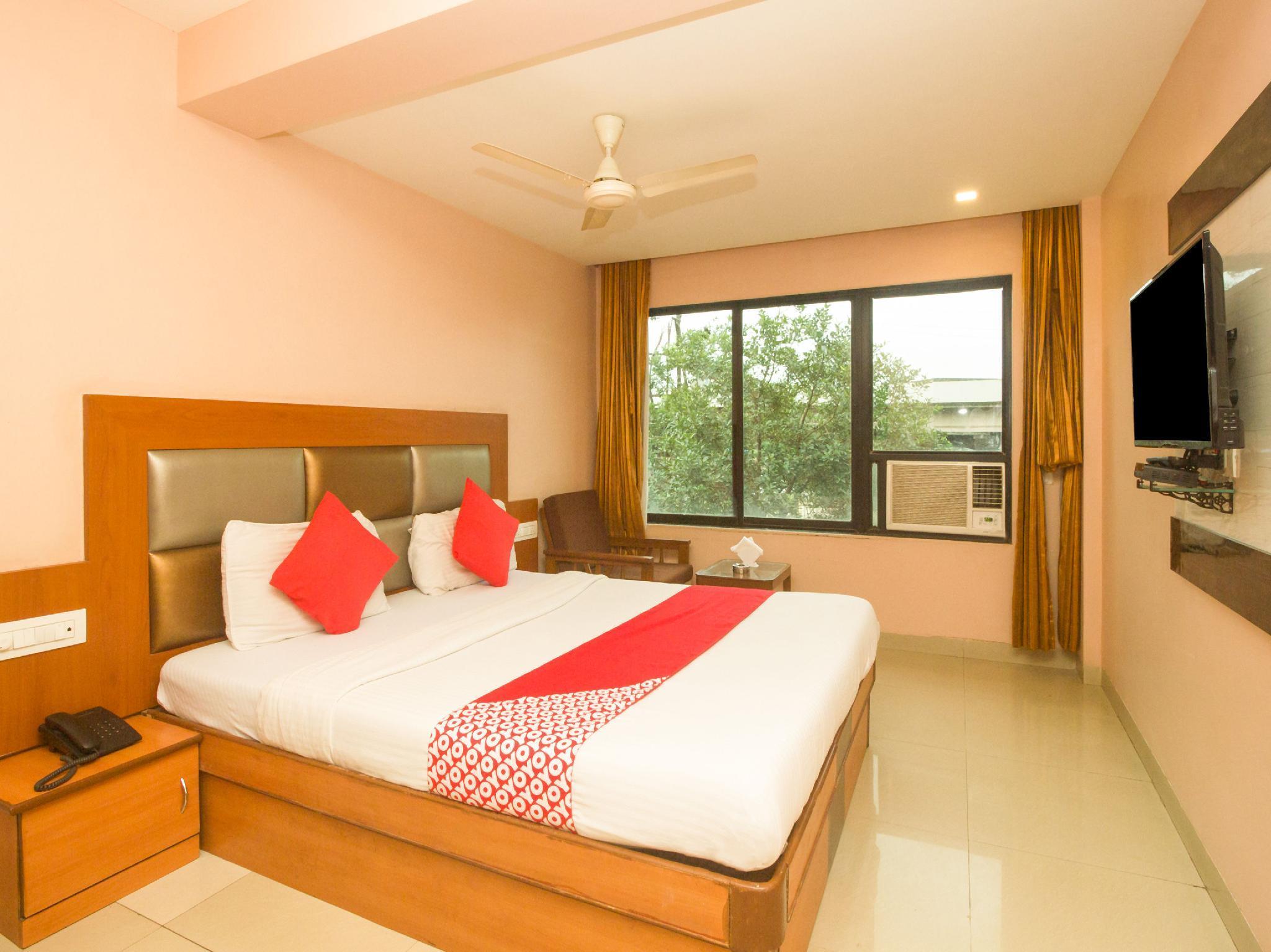 Kalamboli Oyo Hotel Sarovar Grand מראה חיצוני תמונה