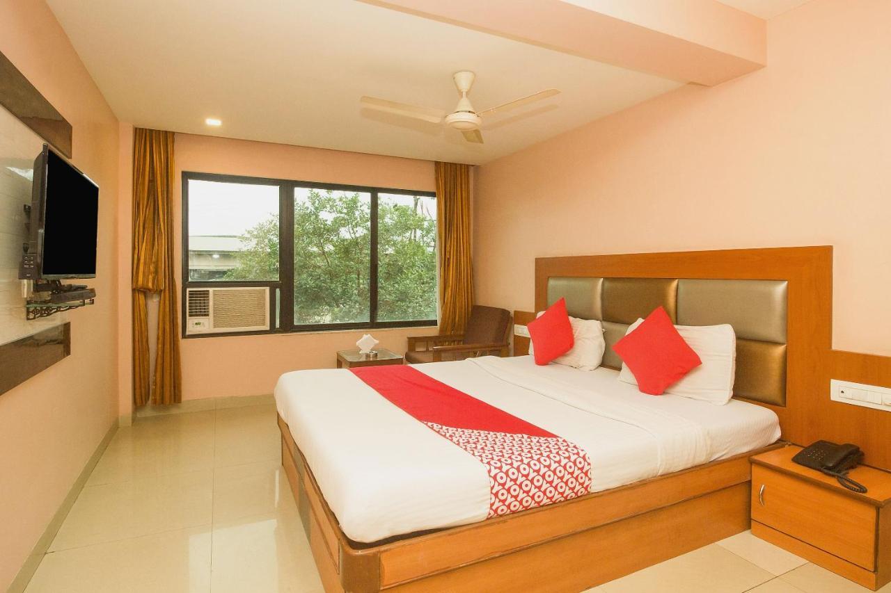 Kalamboli Oyo Hotel Sarovar Grand מראה חיצוני תמונה