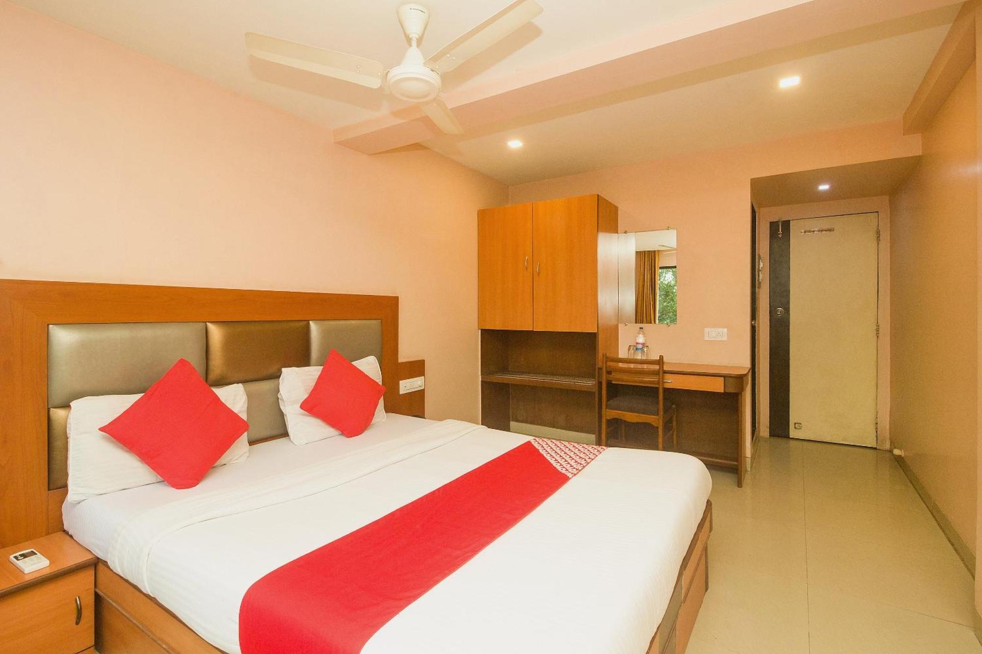Kalamboli Oyo Hotel Sarovar Grand מראה חיצוני תמונה